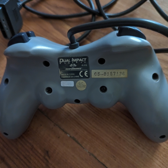 Dual Impact Gamepad Sony Playstation One PS1 Larger Than Original Controller - Picture 2 of 8